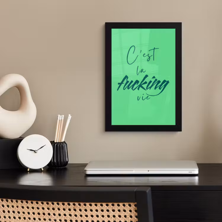 c'est la fucking vie - Groen - Penseelstijl fotolijst zwart zonder passe partout klein -sfeer1