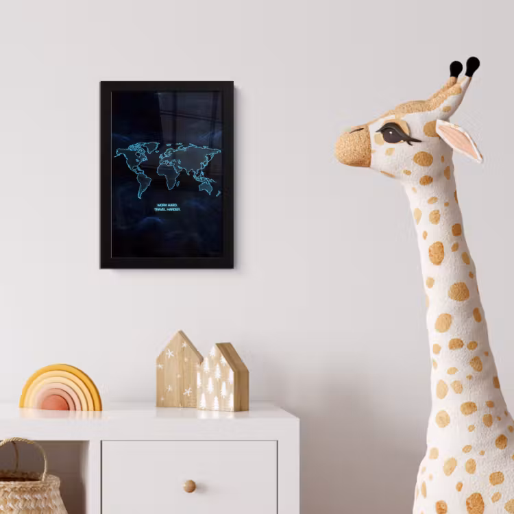 Digitaal - Wereldkaart - Blauw - Quote fotolijst zwart zonder passe partout klein -usfeer4_kinderkamer