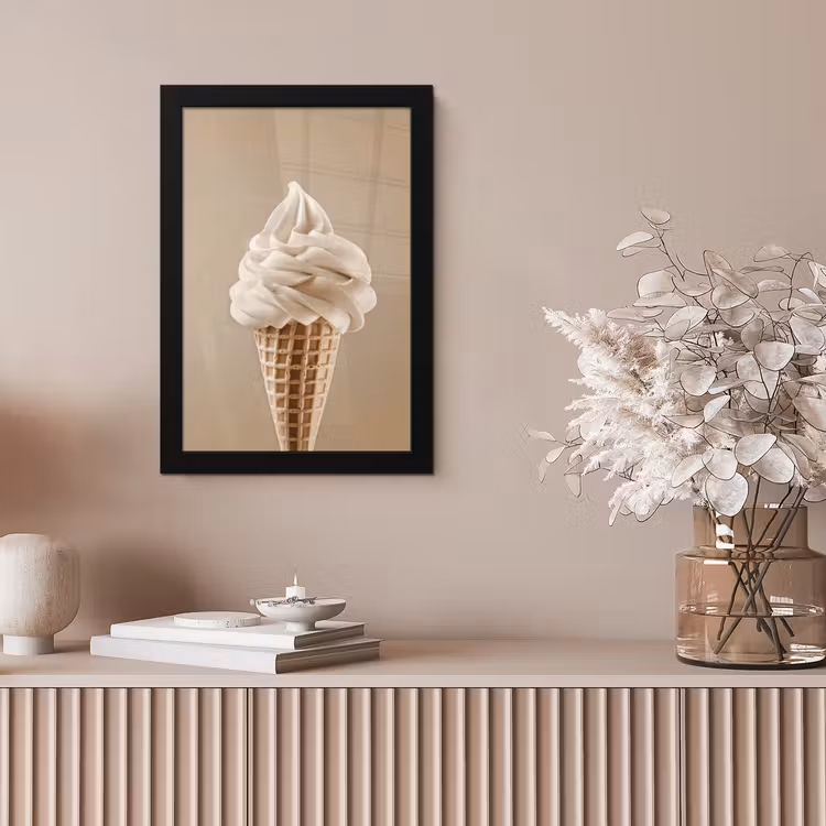 IJs - Softijs - Romig - Hoorntje - Beige fotolijst zwart zonder passe partout klein -sfeer5