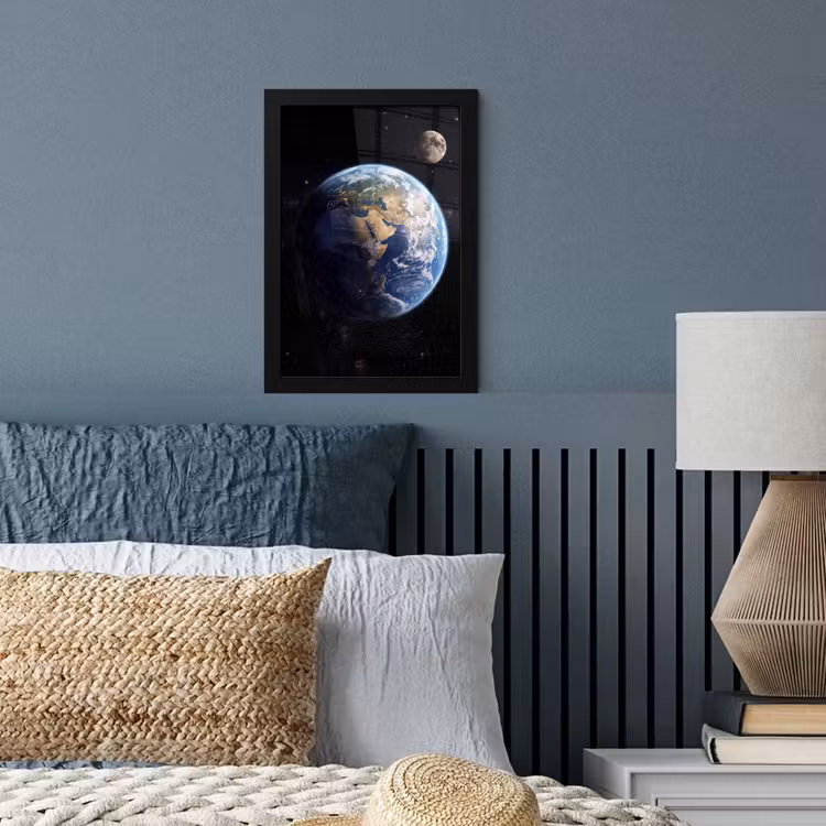 Aarde - Ruimte - Blauw - Groen fotolijst zwart zonder passe partout klein -sfeer3