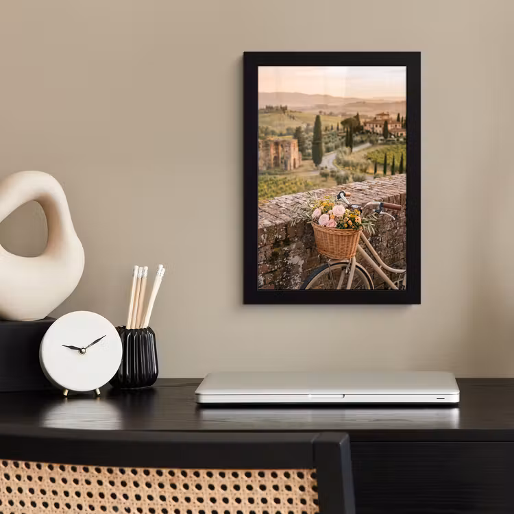 Fiets - Bloemen - Toscane - Landschap - Roze fotolijst zwart zonder passe partout klein -sfeer1