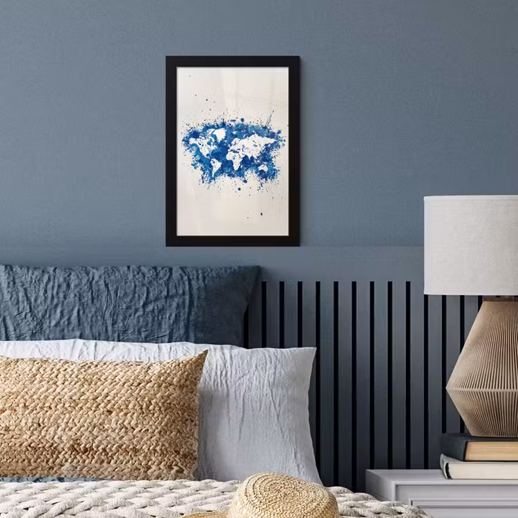 Verfspatten - Blauw - Wereldkaart fotolijst zwart zonder passe partout klein -sfeer3