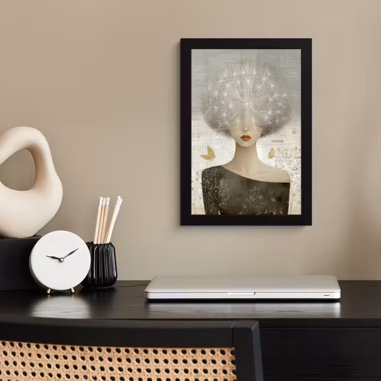 Pluis - Vrouw - Beige fotolijst zwart zonder passe partout klein -sfeer1