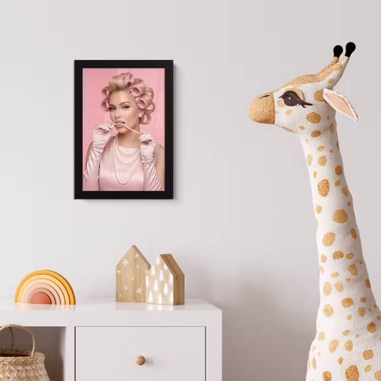Vrouw - Roze - Parelketting - Krulspelden fotolijst zwart zonder passe partout klein -usfeer4_kinderkamer