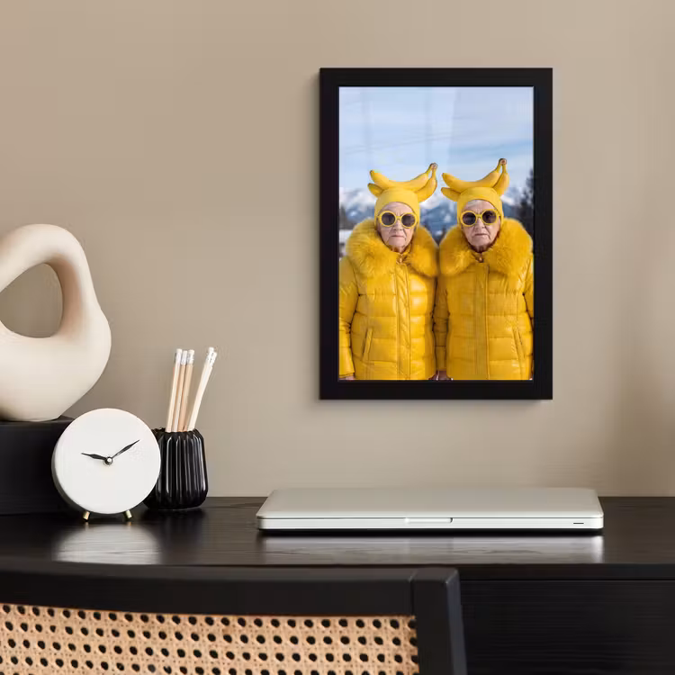 Vrouwen - Bananen - Geel fotolijst zwart zonder passe partout klein -sfeer1