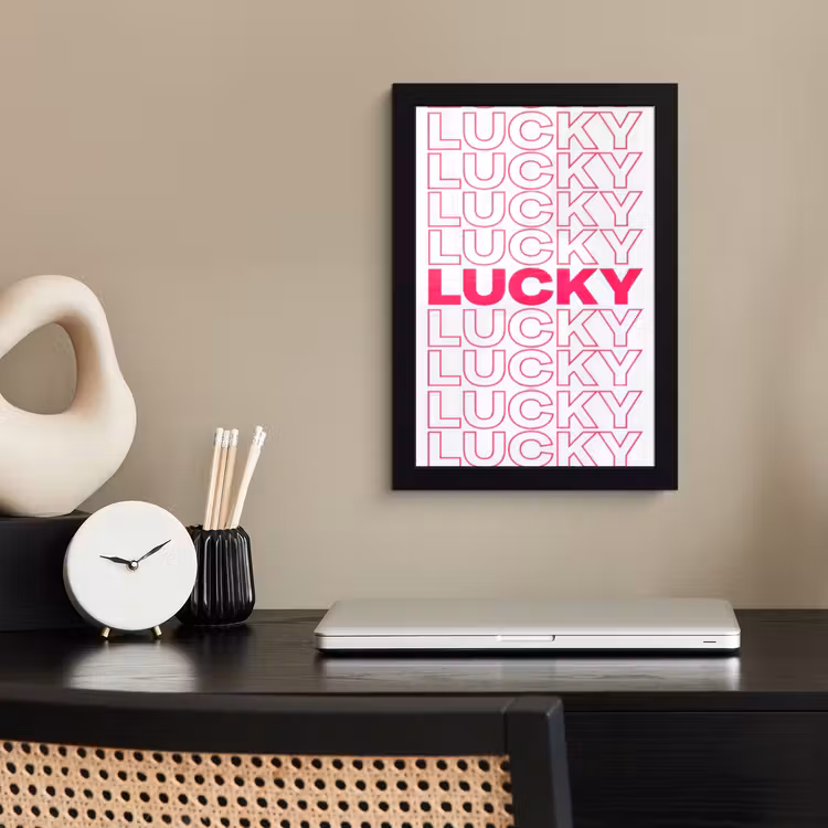 Lucky - Roze - Patroon fotolijst zwart zonder passe partout klein -sfeer1