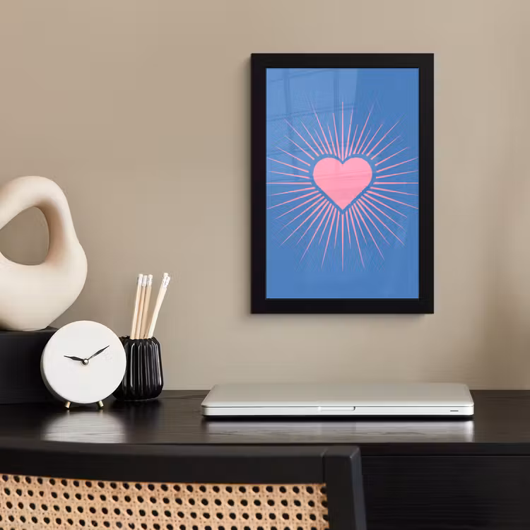 Hart - Stralen - Liefde - Modern - Roze fotolijst zwart zonder passe partout klein -sfeer1