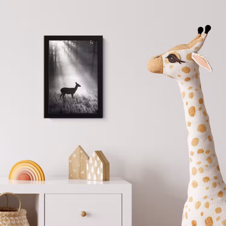 Hert - Bos - Zonnestralen - Zwart-wit - Natuur fotolijst zwart zonder passe partout klein -usfeer4_kinderkamer