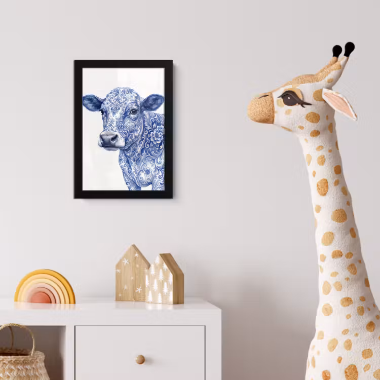 Illustratie - Koe - Blauw fotolijst zwart zonder passe partout klein -usfeer4_kinderkamer