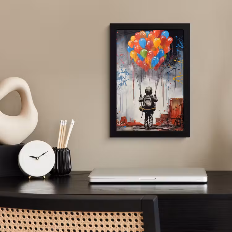 Jongen - Ballonnen - Gebouwen - Kunst fotolijst zwart zonder passe partout klein -sfeer1