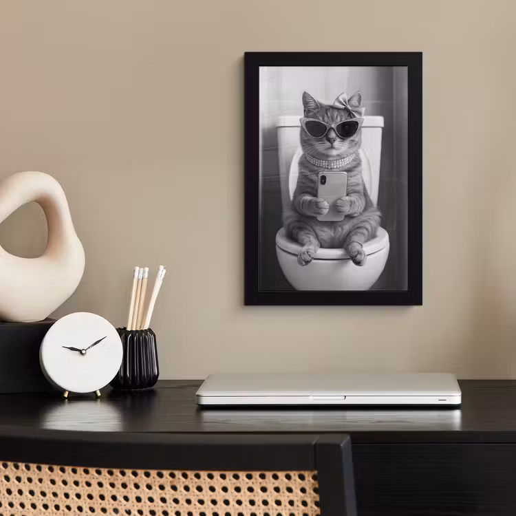 Kat - Telefoon - Toilet - Zwart - Wit fotolijst zwart zonder passe partout klein -sfeer1