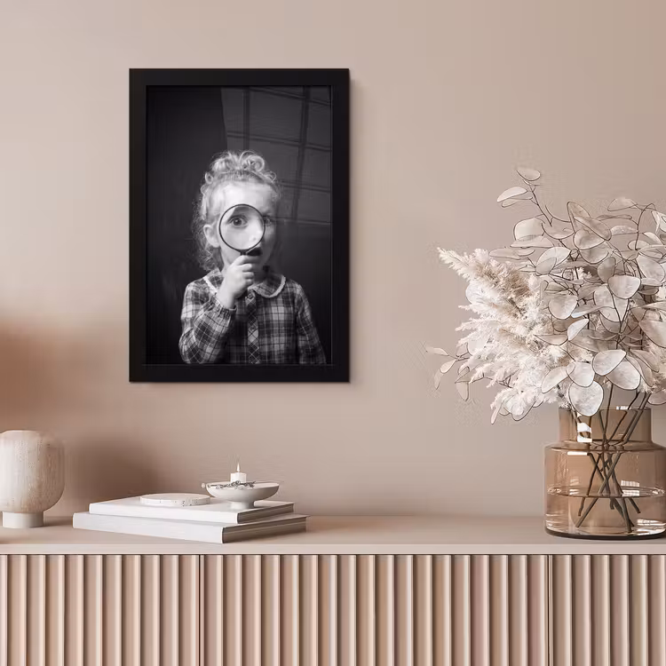 Kind - Vergrootglas - Portret - Zwart-wit fotolijst zwart zonder passe partout klein -sfeer5