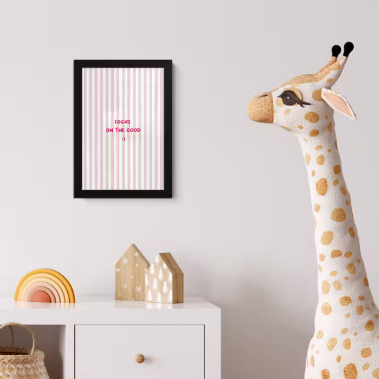 Focus on the good - Strepen - Roze - Smiley fotolijst zwart zonder passe partout klein -usfeer4_kinderkamer