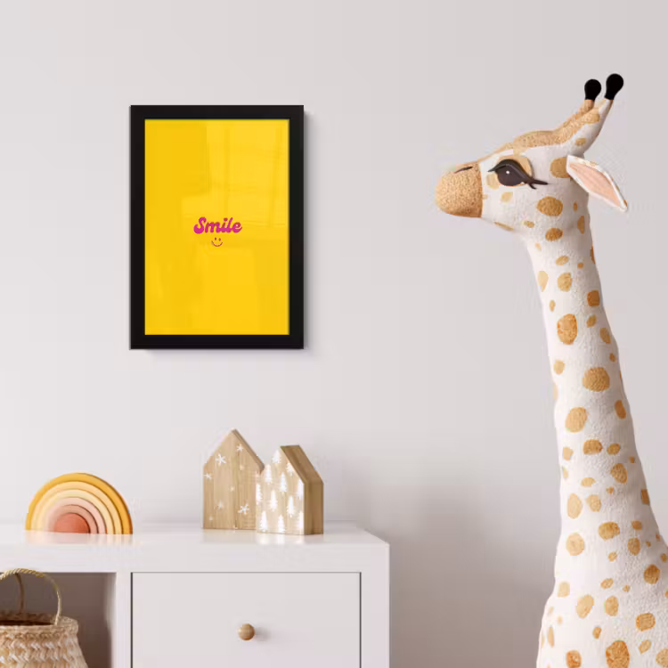 Smile - Geel - Roze fotolijst zwart zonder passe partout klein -usfeer4_kinderkamer