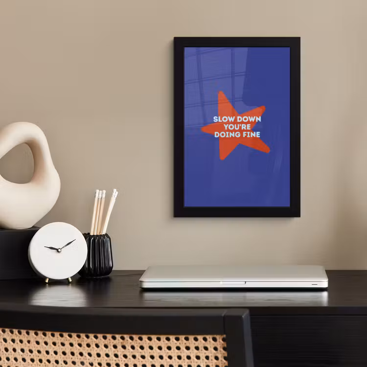 Slow down you're doing fine - Ster - Blauw fotolijst zwart zonder passe partout klein -sfeer1