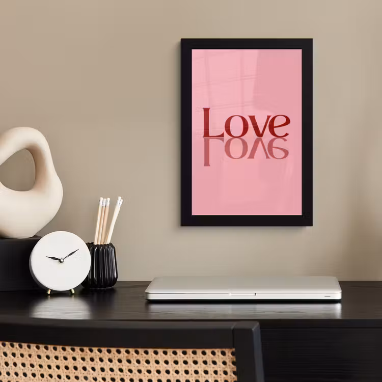 Love - Roze - Spiegeling fotolijst zwart zonder passe partout klein -sfeer1
