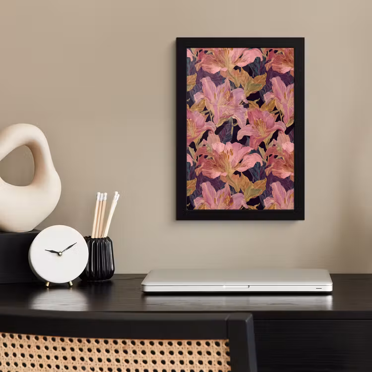 Lelies - Patroon - Roze - Goud fotolijst zwart zonder passe partout klein 224 -sfeer1