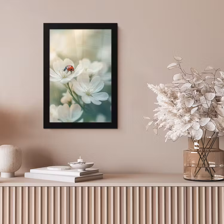 Lieveheersbeestje - Bloemen - Wit fotolijst zwart zonder passe partout klein -sfeer5