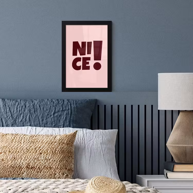 Nice - Uitroepteken - Roze fotolijst zwart zonder passe partout klein -sfeer3