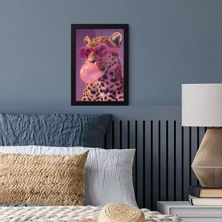 Panter - Zonnebril - Kauwgombel - Roze fotolijst zwart zonder passe partout klein -sfeer3