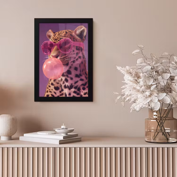 Panter - Zonnebril - Kauwgombel - Roze fotolijst zwart zonder passe partout klein -sfeer5