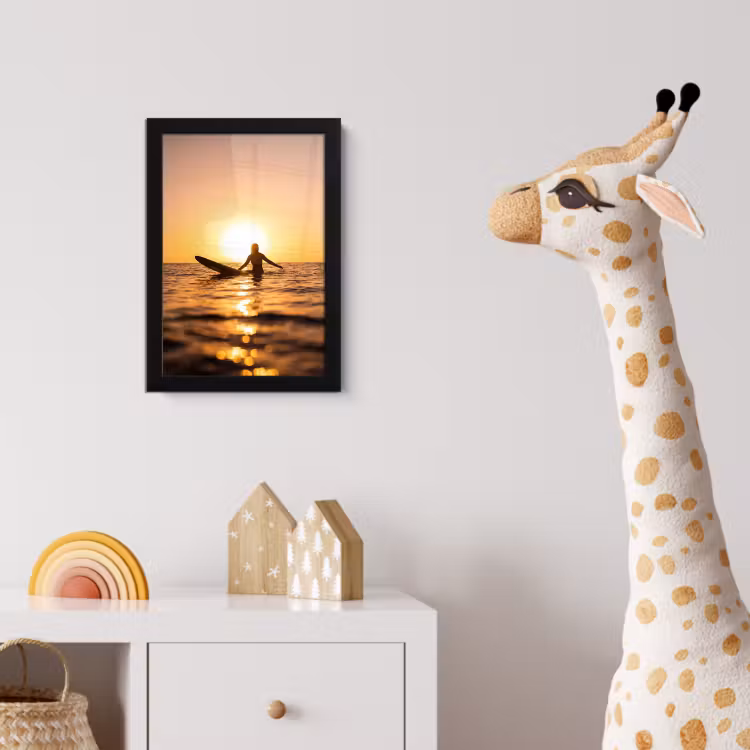 Persoon - Surfen - Zonsondergang - Zee - Oranje fotolijst zwart zonder passe partout klein -usfeer4_kinderkamer