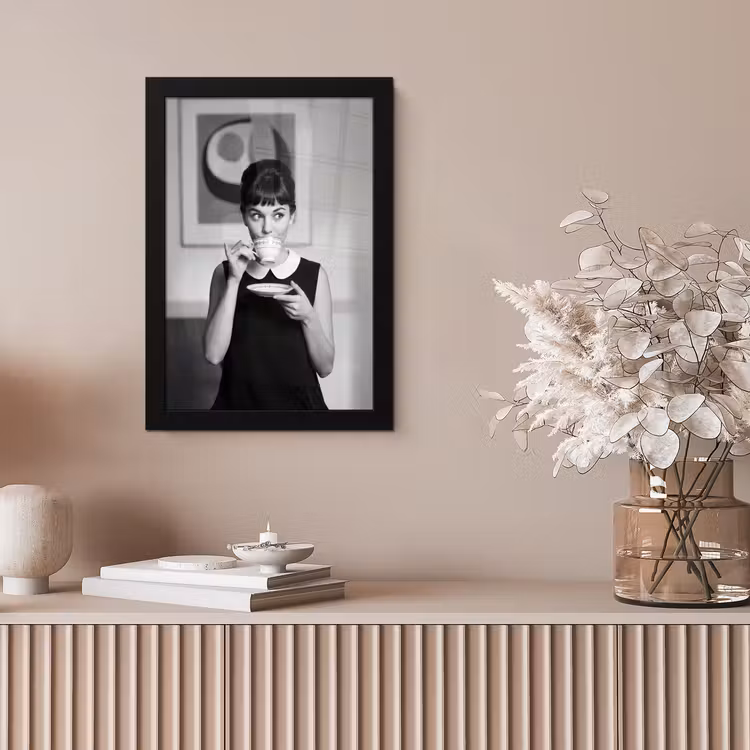 Portret - Thee - Vrouw fotolijst zwart zonder passe partout klein -sfeer5