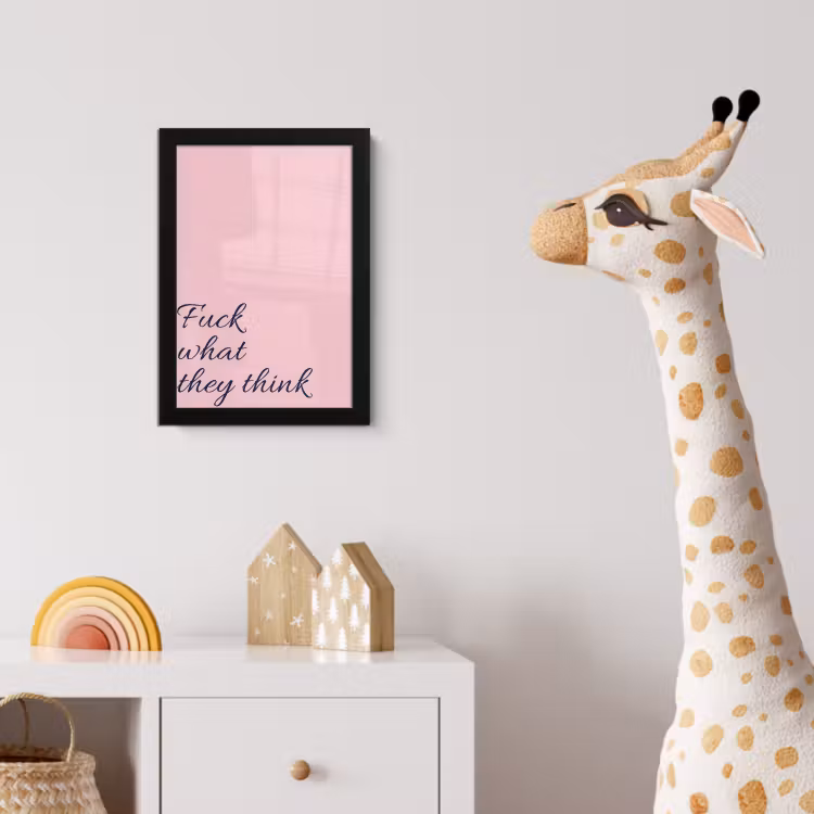 Fuck what they think - Roze - Minimalistisch fotolijst zwart zonder passe partout klein -usfeer4_kinderkamer
