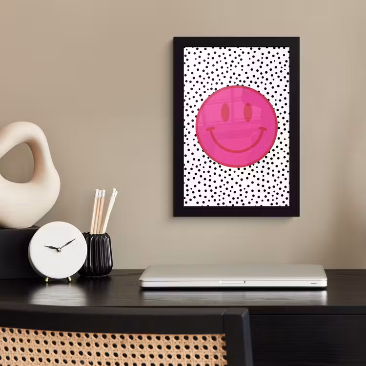 Smiley - Roze - Stippen fotolijst zwart zonder passe partout klein -sfeer1