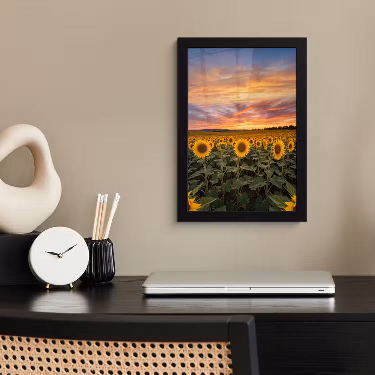Zonnebloemen - Heuvellandschap - Geel fotolijst zwart zonder passe partout klein -sfeer1