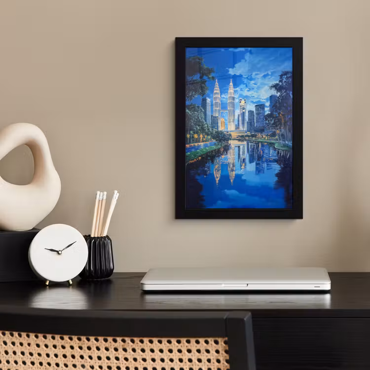 Stad Kuala Lumpur - Skyline - Wolkenkrabbers - Water fotolijst zwart zonder passe partout klein -sfeer1