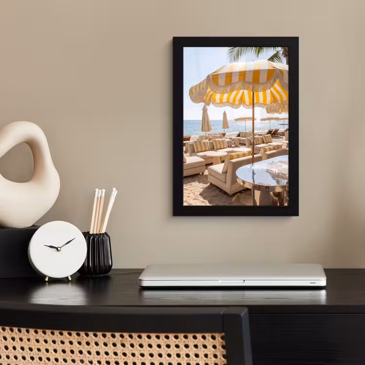 Strand - Ligbedden - Vakantie - Modern - Geel fotolijst zwart zonder passe partout klein -sfeer1