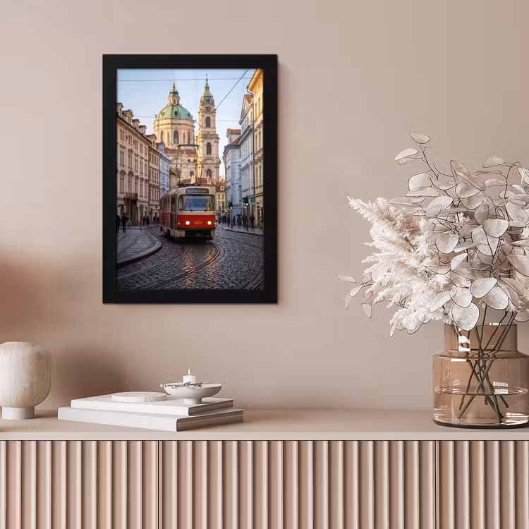 Tram - Straat - Stadsgezicht - Klassiek - Rood fotolijst zwart zonder passe partout klein -sfeer5