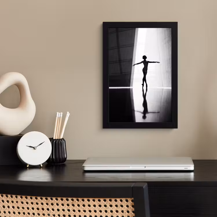 Danser - Silhouette - Kunst - Modern - Zwart-wit fotolijst zwart zonder passe partout klein -sfeer1
