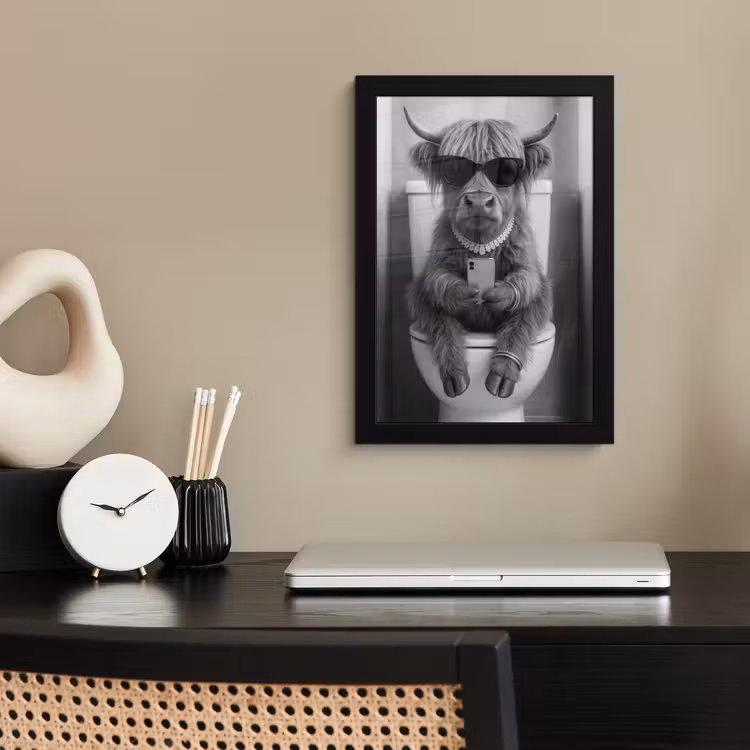 Stier - Telefoon - Toilet - Zwart - Wit fotolijst zwart zonder passe partout klein -sfeer1