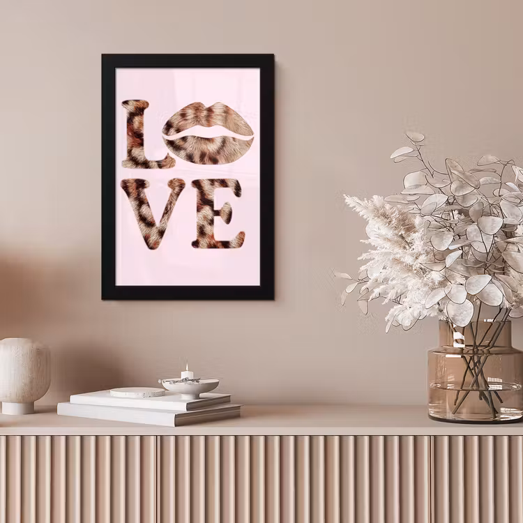 Tekst - Love - Pantervacht - Lichtroze fotolijst zwart zonder passe partout klein -sfeer5
