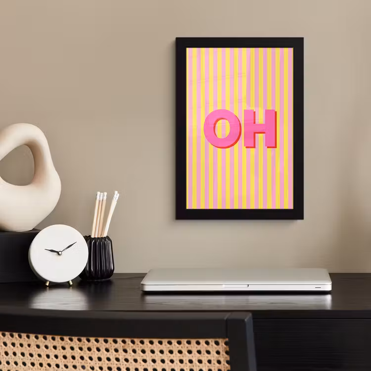 Tekst - Strepen - Roze fotolijst zwart zonder passe partout klein -sfeer1