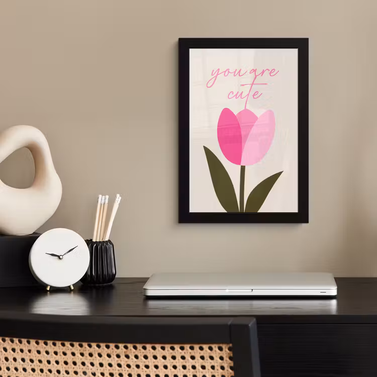 Tulp - Roze - Valentijn - Bloem fotolijst zwart zonder passe partout klein -sfeer1