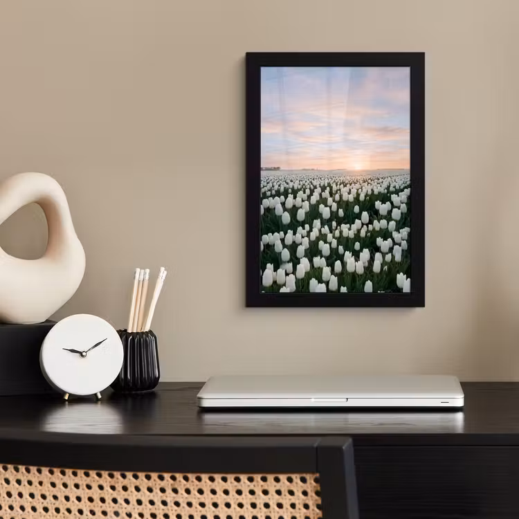 Tulpen - Landschap - Wit fotolijst zwart zonder passe partout klein -sfeer1