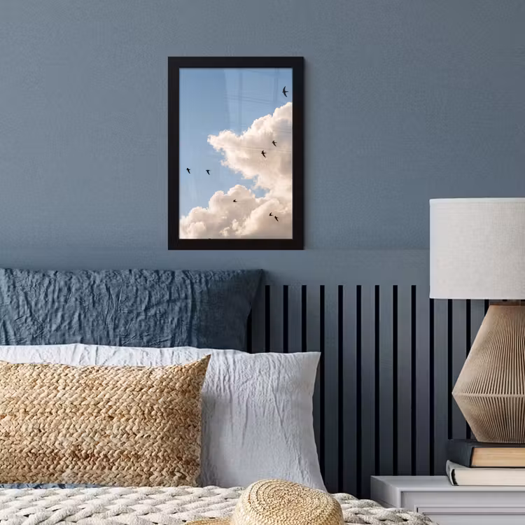 Vogel - Vlucht - Wolken - Natuur - Blauw fotolijst zwart zonder passe partout klein -sfeer3