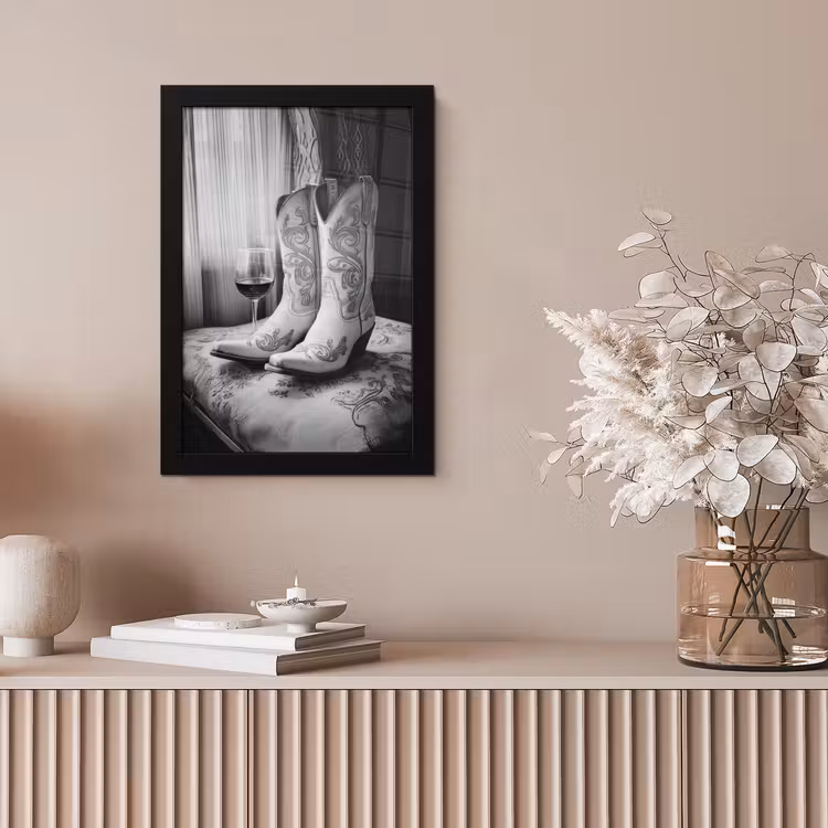 Wijn - Cowboylaarzen - Raamlicht - Wit fotolijst zwart zonder passe partout klein -sfeer5