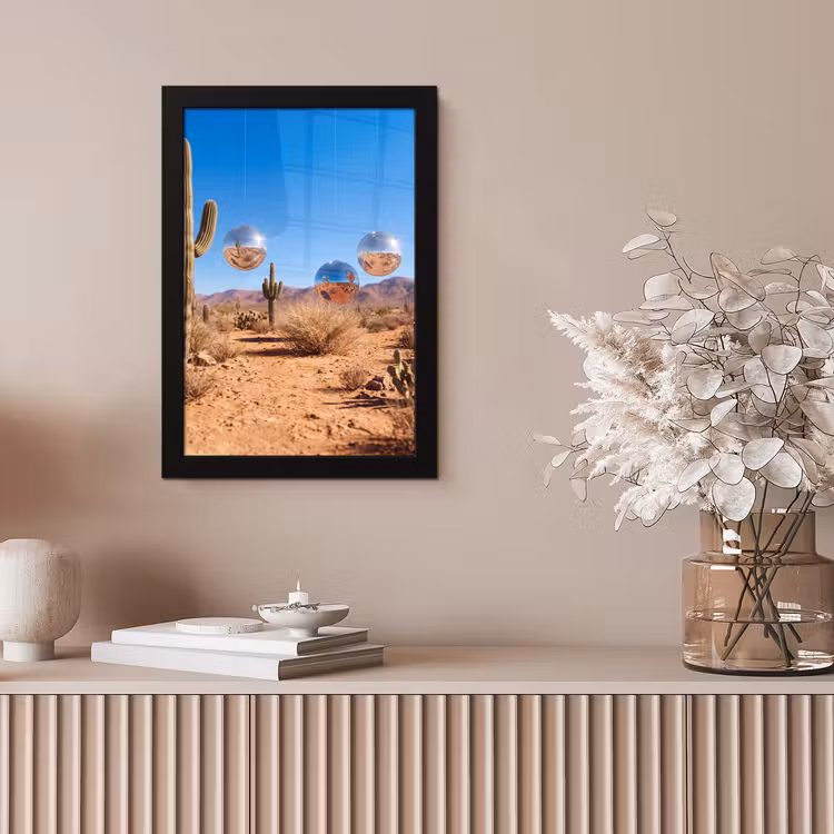 Bilder mit Rahmen - Wüste – Spiegelkugel – Kunst - Woestijn - Spiegelbal - Kunst fotolijst zwart zonder passe partout klein
