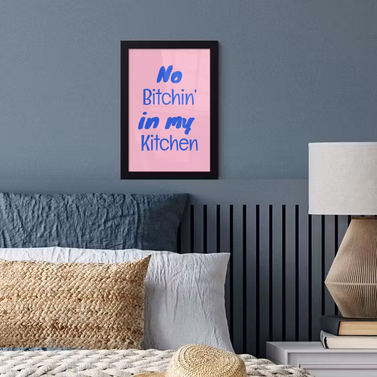 Quote - Blauw - Lettertype - Keuken fotolijst zwart zonder passe partout klein -sfeer3