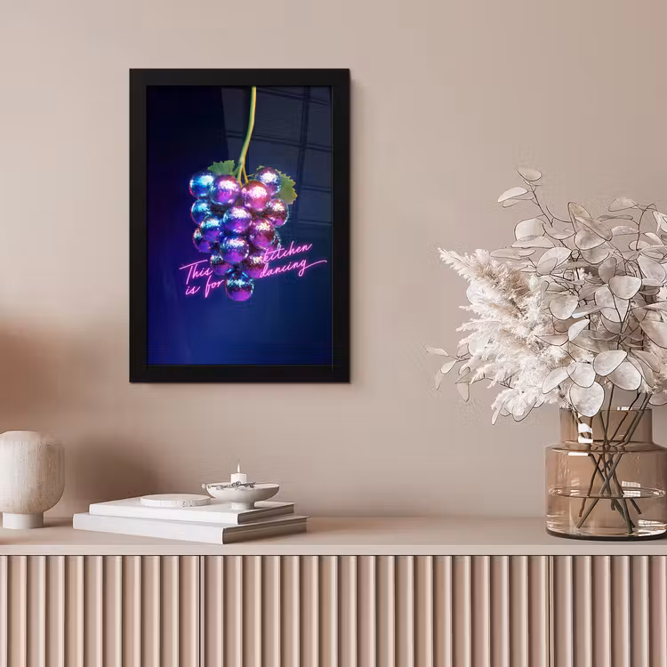 Quote - Neon - Disco - Druiven fotolijst zwart zonder passe partout klein -sfeer5
