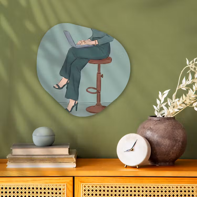Vrouw - Laptop - Zittend - Illustratie - Groen Wandcirkel Organisch Forex 3mm klein -sfeer2