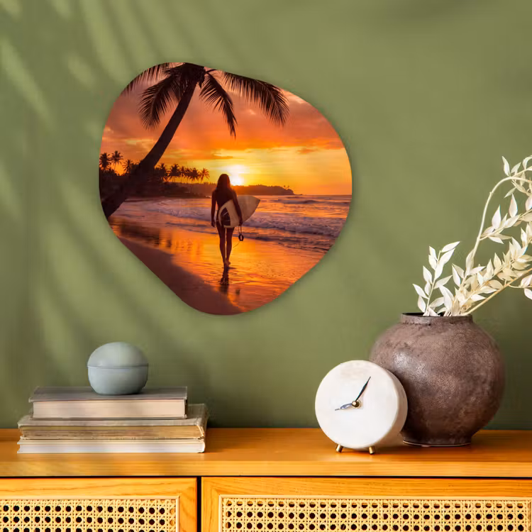 Vrouw - Surfplank - Strand - Zonsondergang - Oranje Wandcirkel Organisch Forex 3mm klein -sfeer2