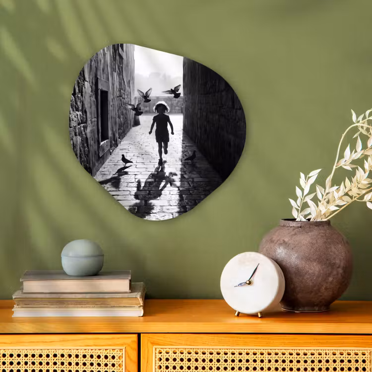Kind - Vogel - Straat - Zwart-wit - Spelen Wandcirkel Organisch Forex 3mm klein -sfeer2