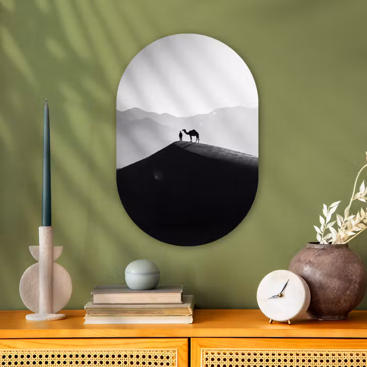 Mens - Kameel - Zandduin - Natuur - Monochroom Wandcirkel Ovaal Forex klein -sfeer2