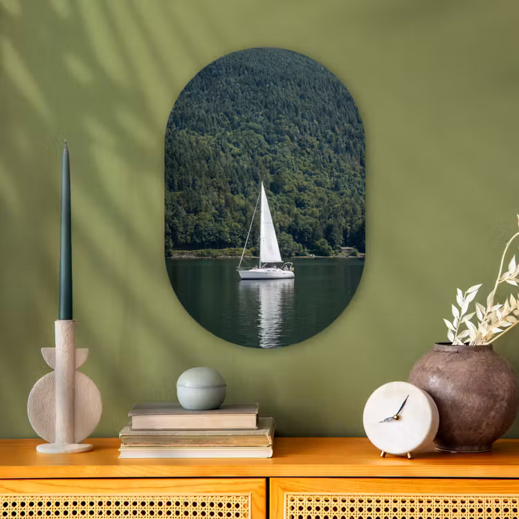 Zeilboot - Water - Bergen - Natuur - Groen Wandcirkel Ovaal Forex klein -sfeer2