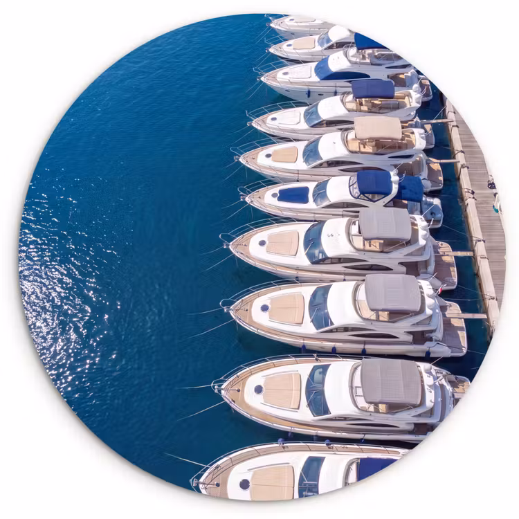 Boot - Jachthaven - Water - Zomer - Blauw Wandcirkel kunststof plaat 5mm dik klein -3d